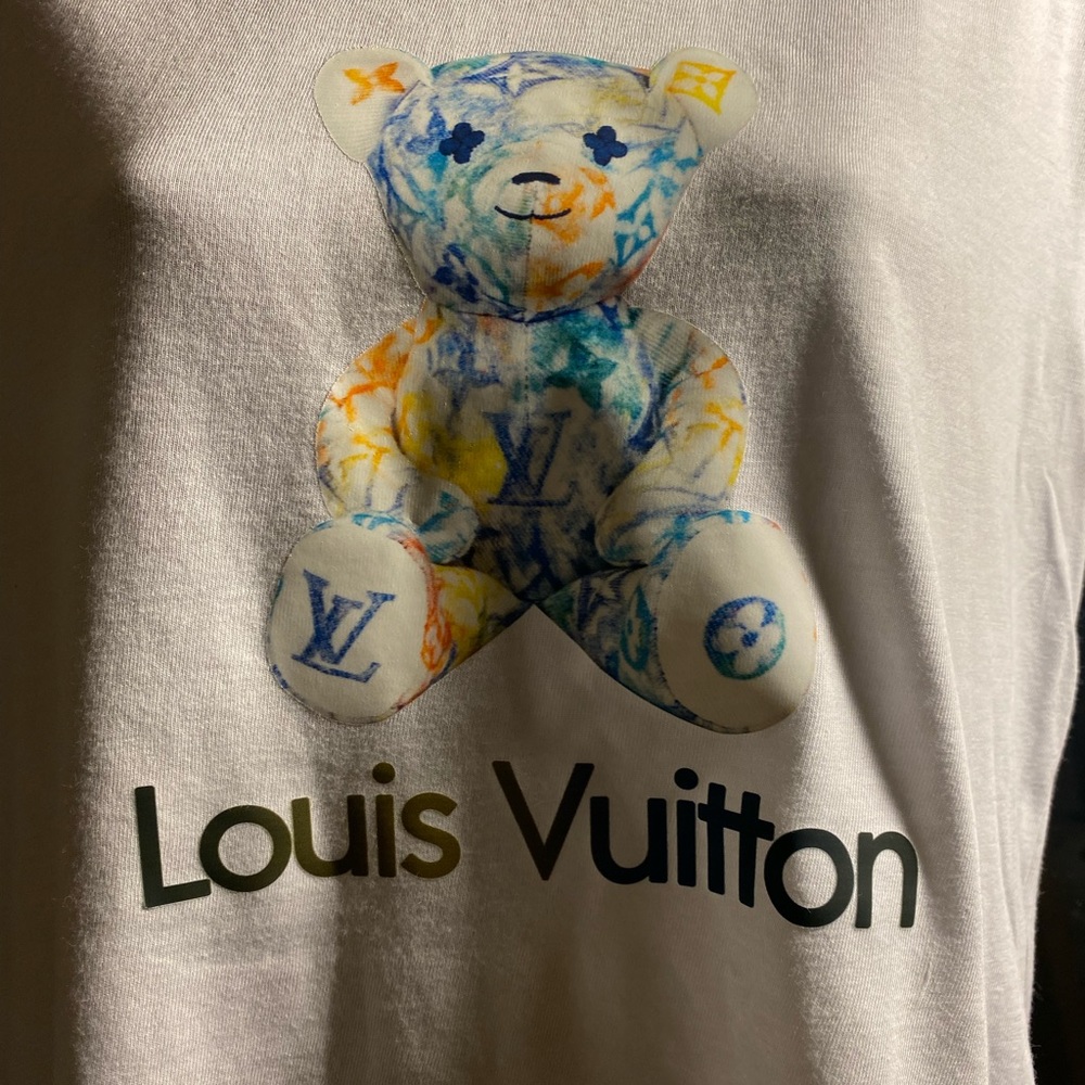 That perfect tee for those Jean shorts